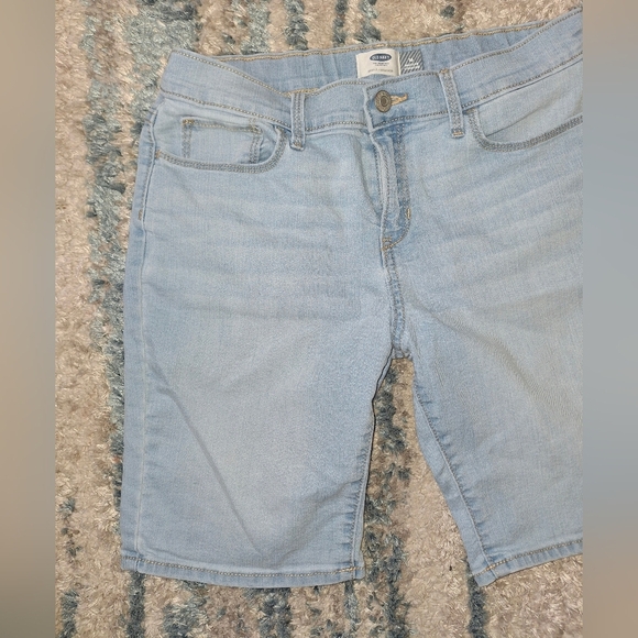 Old Navy Stretch Bermuda Shorts Set of 2 || GUC - Picture 13 of 16